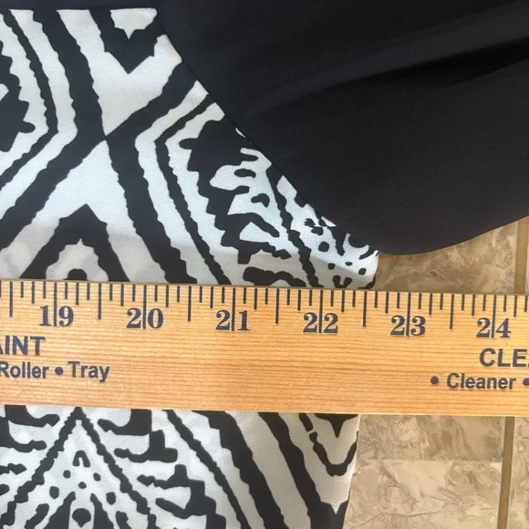 Chico’s Black & White Geo Print Tunic Top Size 2 (L) – Modern Boho Chic - Picture 7 of 8